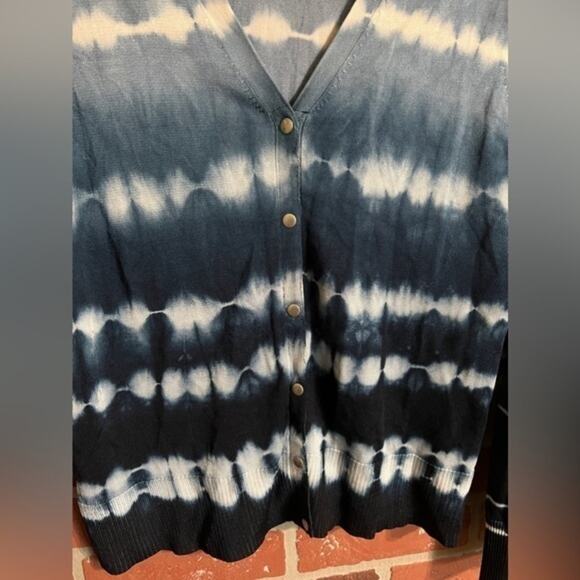 Chico’s | Blue/White Tie Dye Ombré Cardigan Sweater - Picture 6 of 8